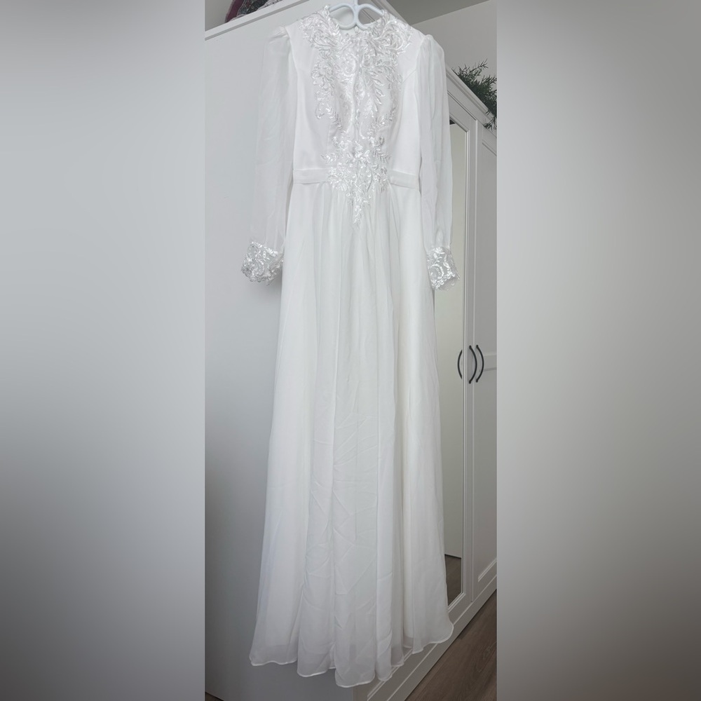 Elegant White Lace Sleeve Dress